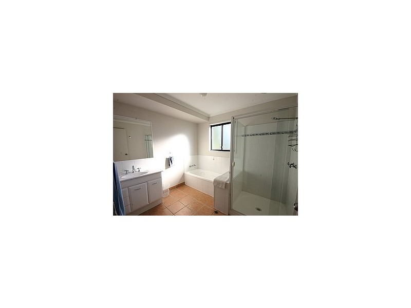 19 Oomool Street, Macleay Island QLD 4184