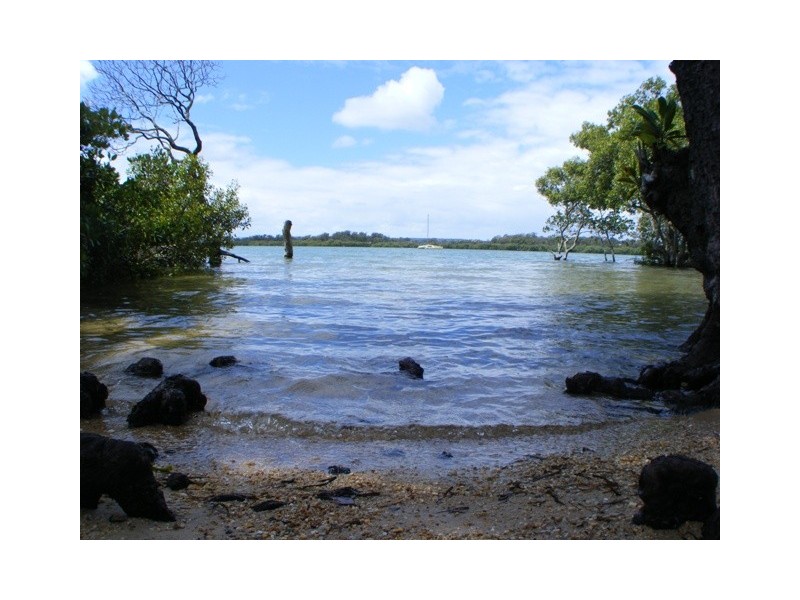 35 Jan Street, Macleay Island QLD 4184