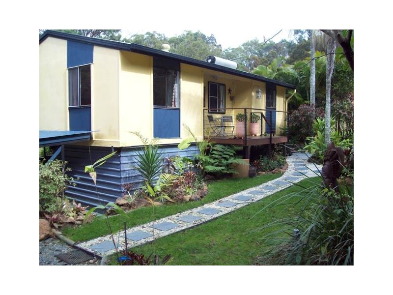 18 Glen Street, Macleay Island QLD 4184