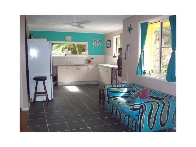 18 Glen Street, Macleay Island QLD 4184