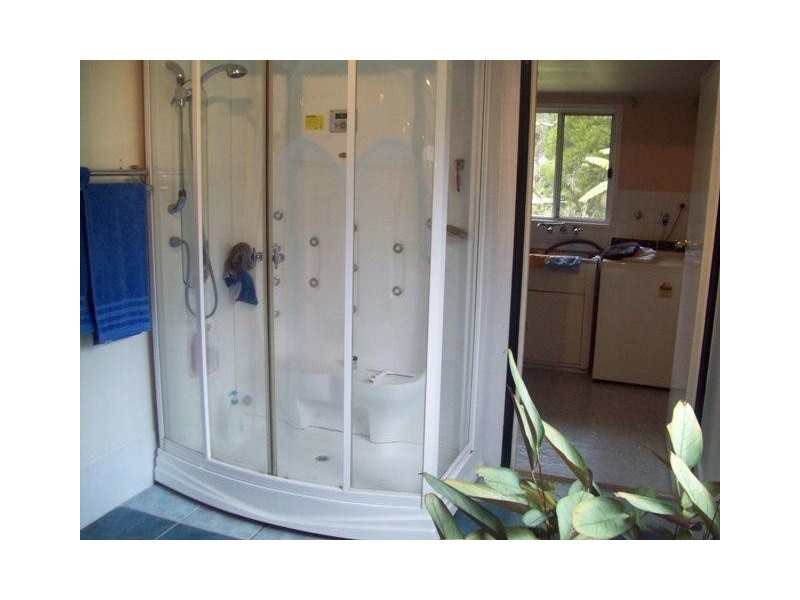 18 Glen Street, Macleay Island QLD 4184