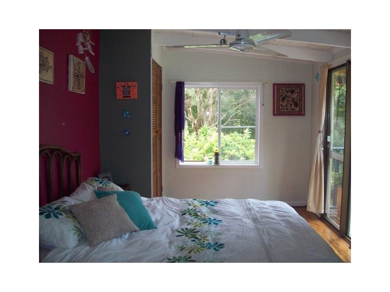 18 Glen Street, Macleay Island QLD 4184