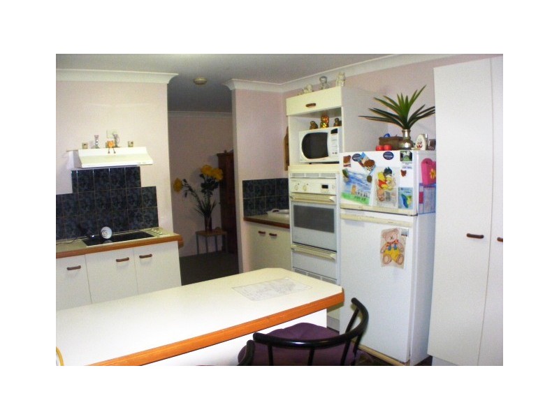 2 Michael Ave, Lamb Island QLD 4184