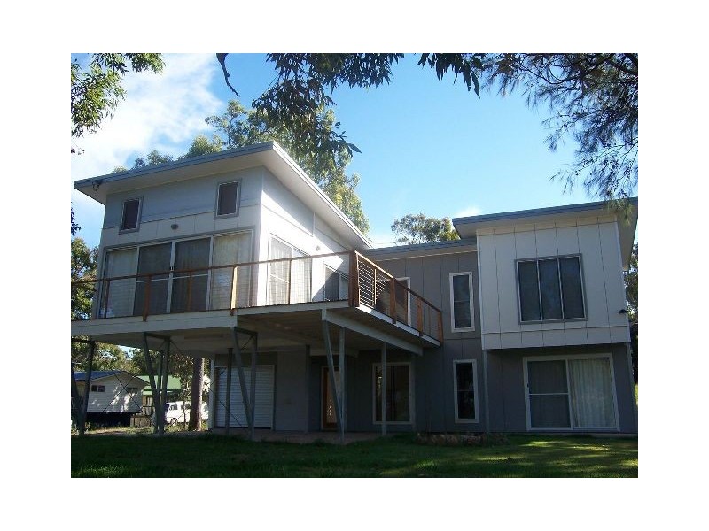 11 Koonwarra Parade, Macleay Island QLD 4184