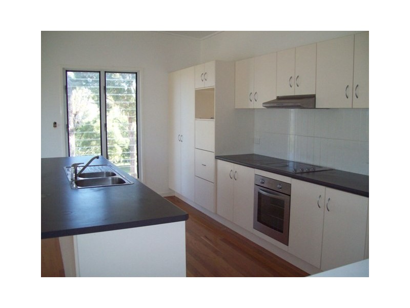 11 Koonwarra Parade, Macleay Island QLD 4184