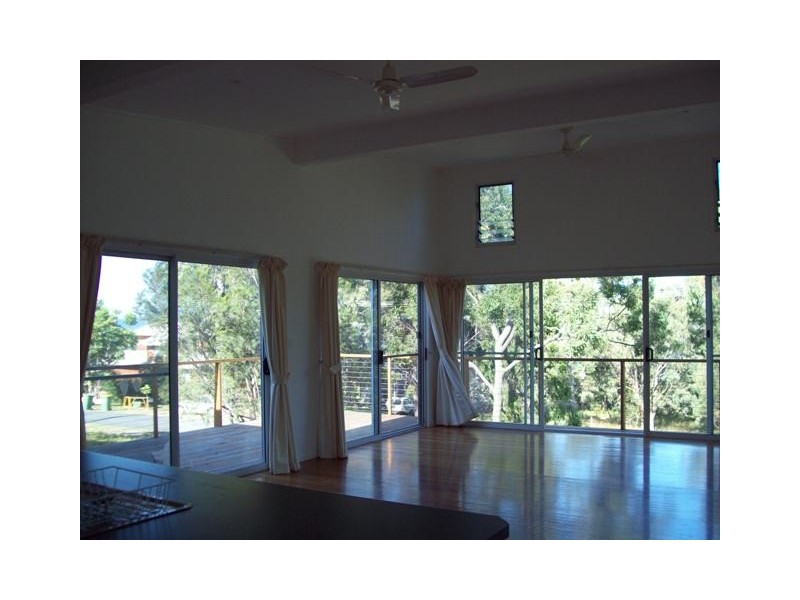 11 Koonwarra Parade, Macleay Island QLD 4184