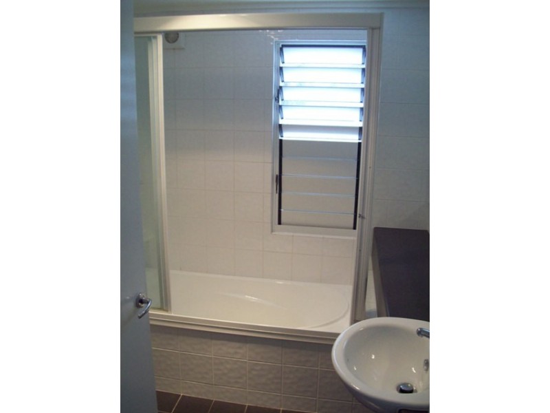 11 Koonwarra Parade, Macleay Island QLD 4184