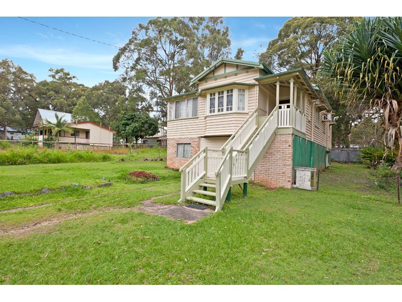 16 Noogie Street, Macleay Island QLD 4184