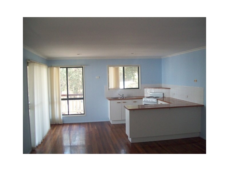 17 Barracoota Street, Macleay Island QLD 4184