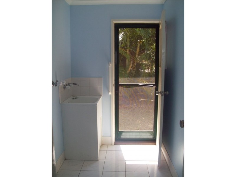 17 Barracoota Street, Macleay Island QLD 4184