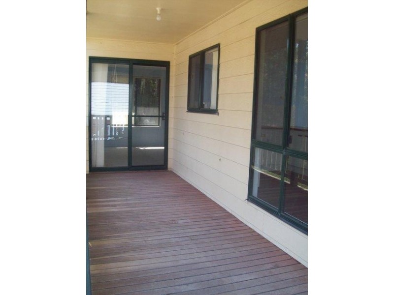 17 Barracoota Street, Macleay Island QLD 4184