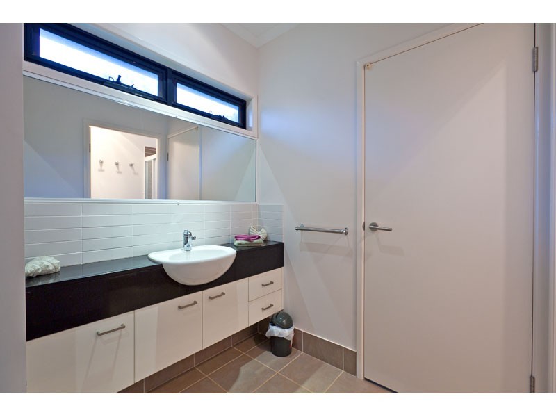 136 Western Road, Macleay Island QLD 4184