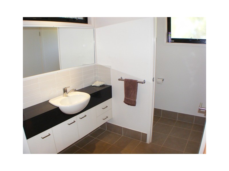 136 Western Road, Macleay Island QLD 4184