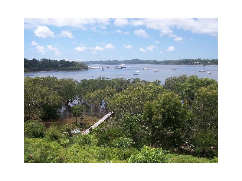6 Cowes Road, Macleay Island QLD 4184