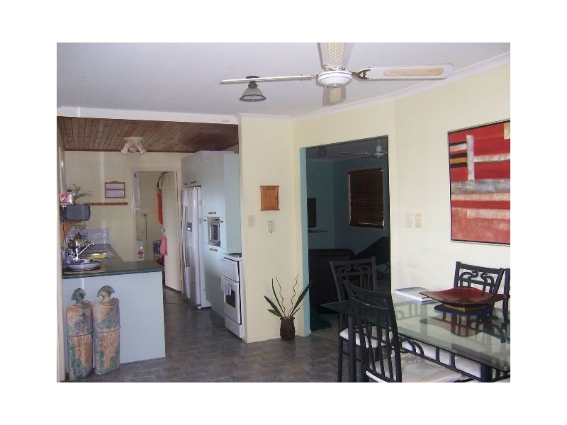 6 Cowes Road, Macleay Island QLD 4184