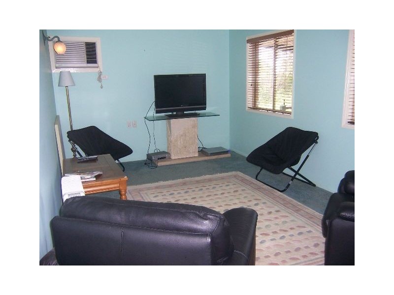 6 Cowes Road, Macleay Island QLD 4184