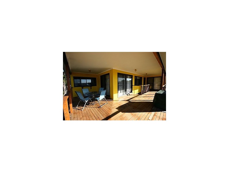 19 Oomool Street, Macleay Island QLD 4184