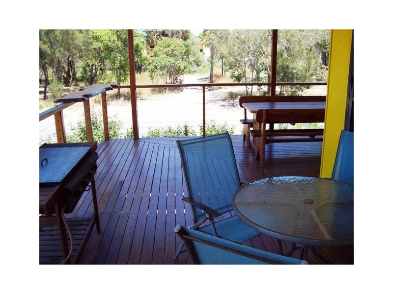 19 Oomool Street, Macleay Island QLD 4184