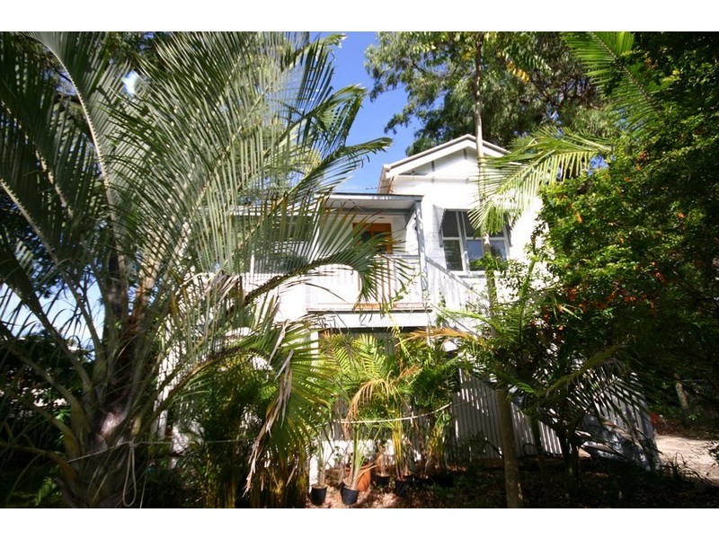 2 Waterside Drive, Macleay Island QLD 4184