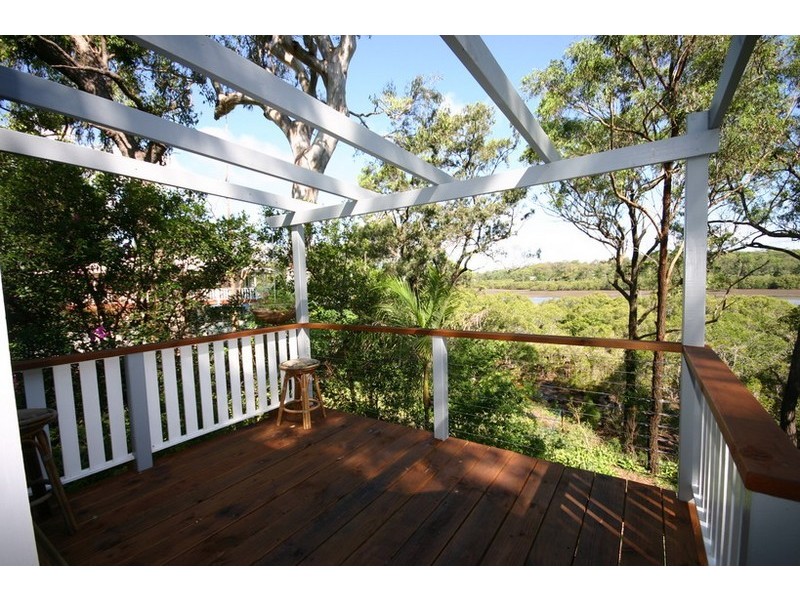 2 Waterside Drive, Macleay Island QLD 4184