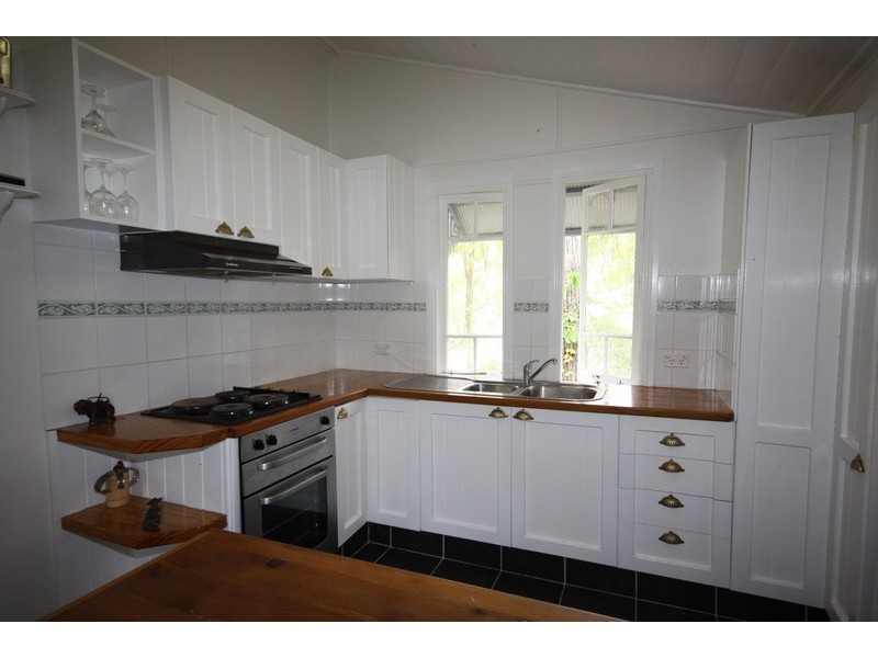 2 Waterside Drive, Macleay Island QLD 4184