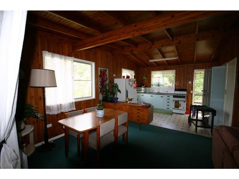 7 Noondoo St, Macleay Island QLD 4184