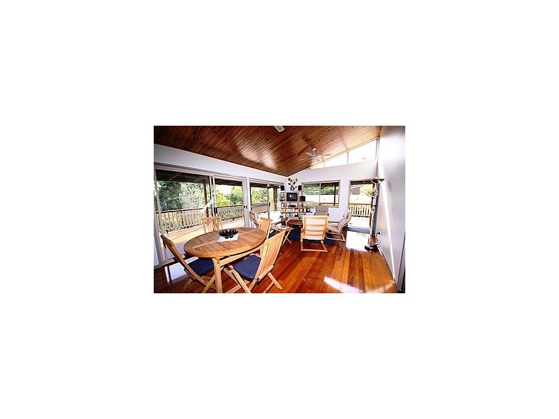 8 Kalara Street, Macleay Island QLD 4184
