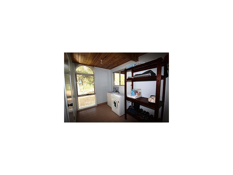 8 Kalara Street, Macleay Island QLD 4184