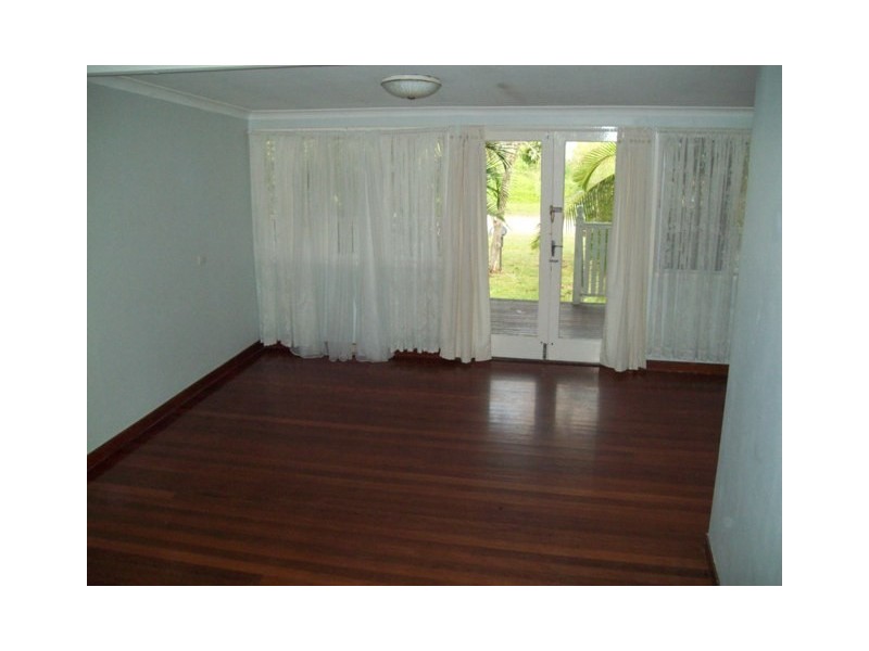 25 Tina Avenue, Lamb Island QLD 4184