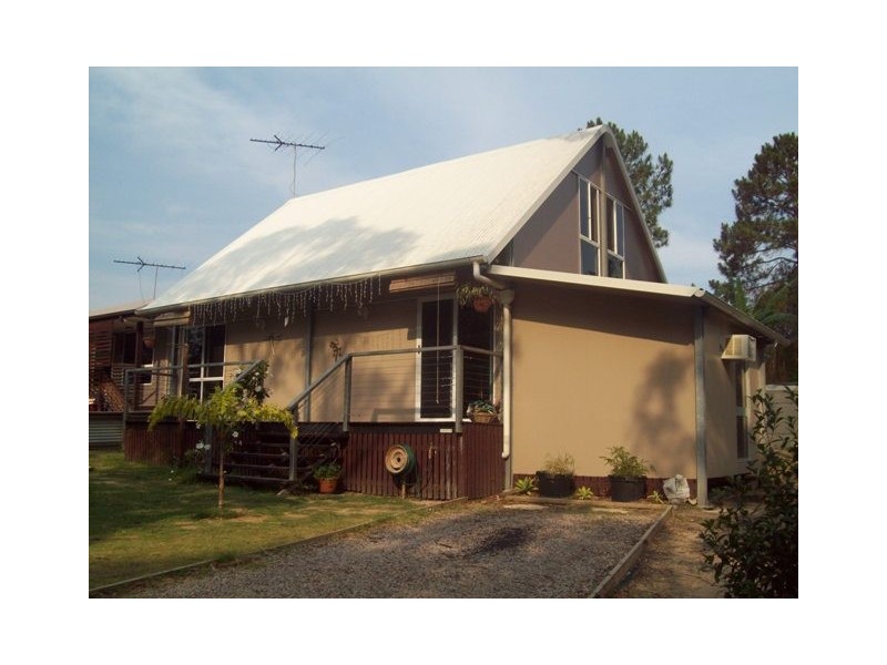 24 Rhodes Street, Macleay Island QLD 4184