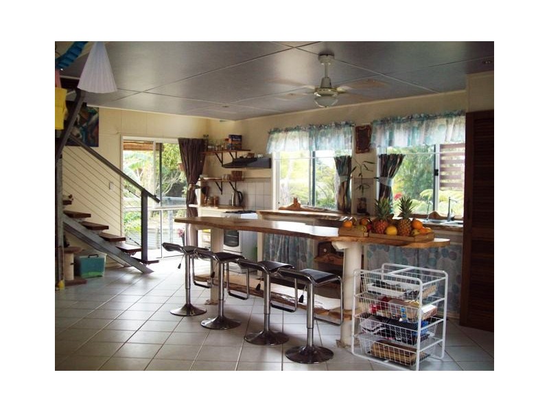 24 Rhodes Street, Macleay Island QLD 4184