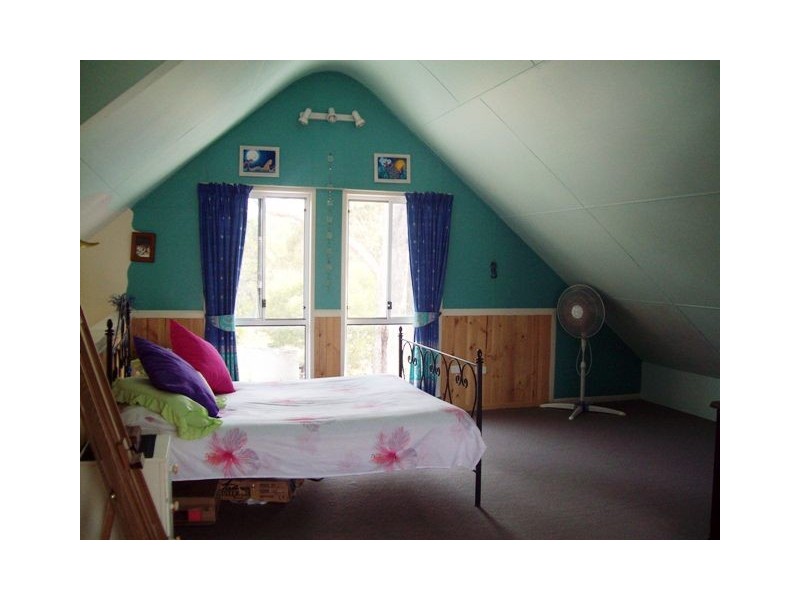 24 Rhodes Street, Macleay Island QLD 4184