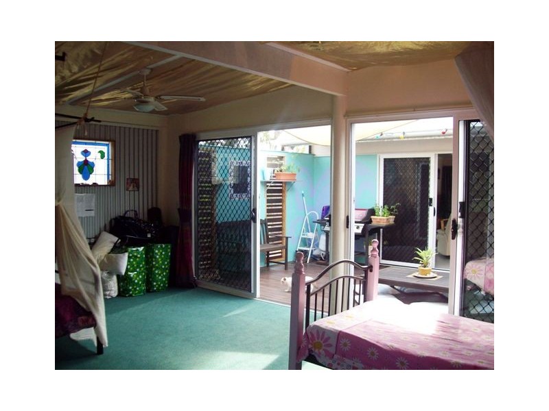 24 Rhodes Street, Macleay Island QLD 4184