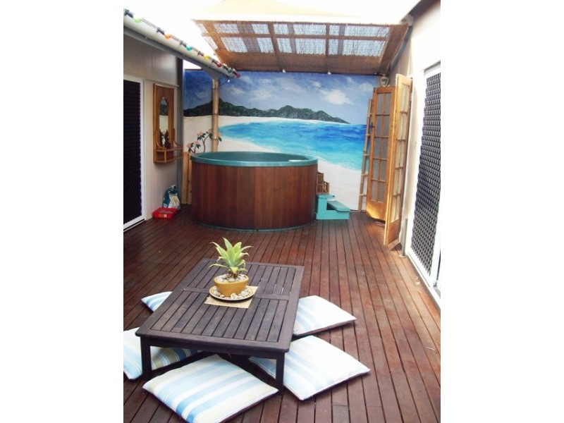 24 Rhodes Street, Macleay Island QLD 4184