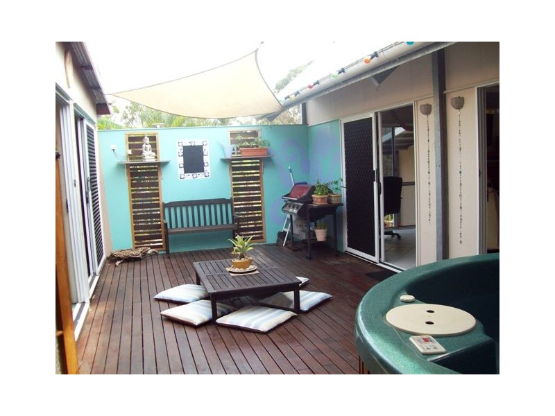 24 Rhodes Street, Macleay Island QLD 4184