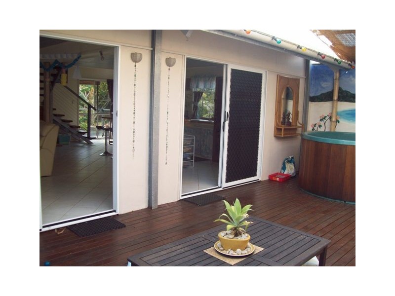 24 Rhodes Street, Macleay Island QLD 4184