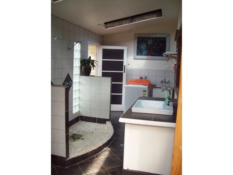 24 Rhodes Street, Macleay Island QLD 4184