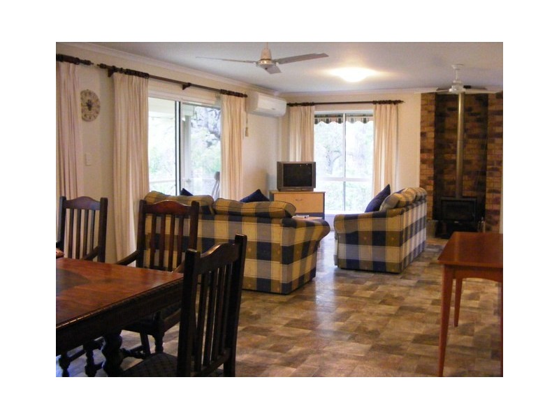 77 Beelong Street, Macleay Island QLD 4184
