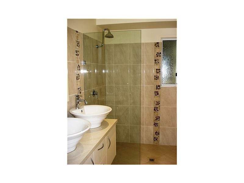 4 Hamilton Parade, Macleay Island QLD 4184