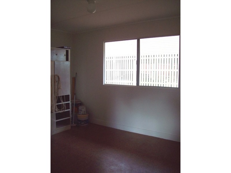 1 June Parade, Lamb Island QLD 4184