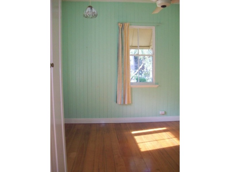 20 Cowes Road, Macleay Island QLD 4184