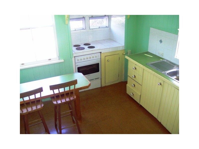 20 Cowes Road, Macleay Island QLD 4184