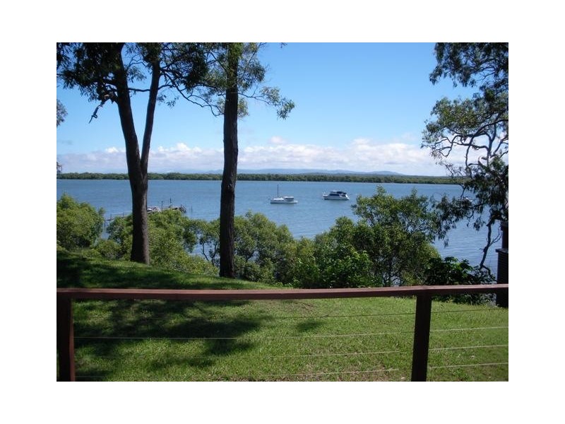 100 Western Road, Macleay Island QLD 4184