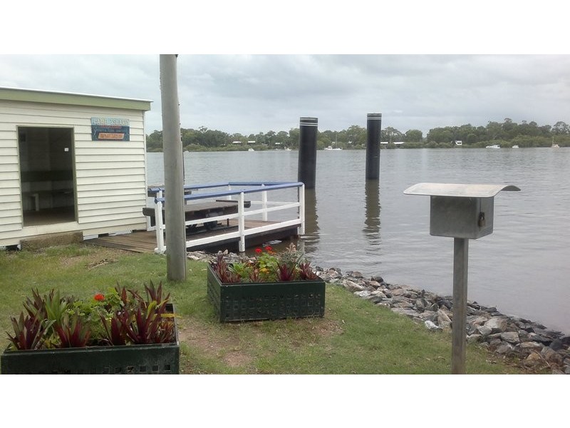 8 June Parade, Lamb Island QLD 4184