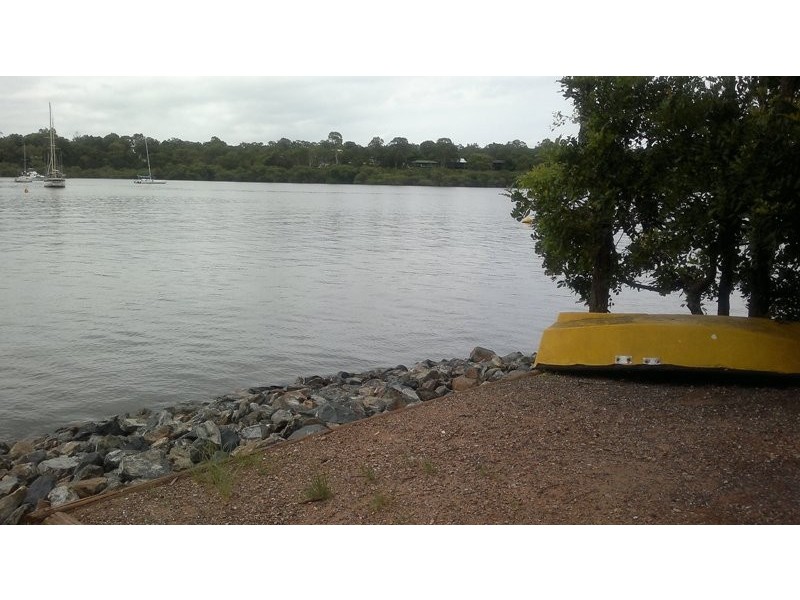 8 June Parade, Lamb Island QLD 4184