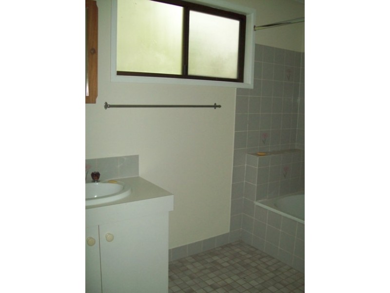 11 Paula Parade, Lamb Island QLD 4184