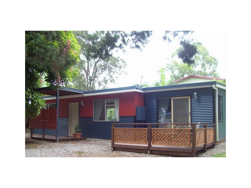 8 HAMILTON PARADE, Macleay Island QLD 4184