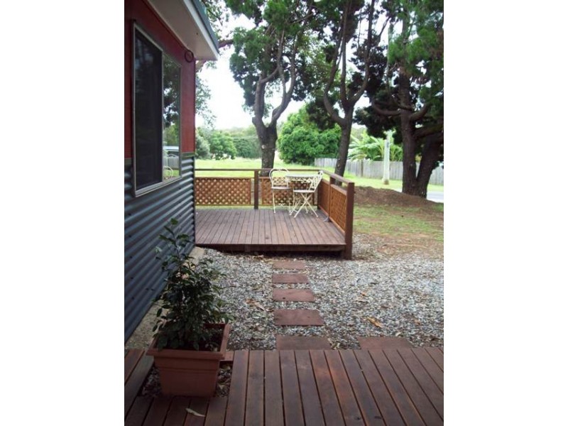 8 HAMILTON PARADE, Macleay Island QLD 4184