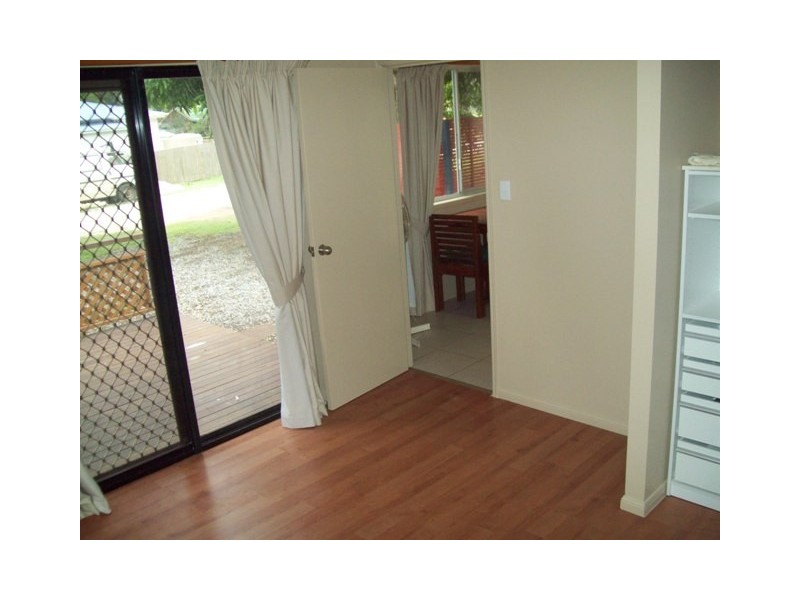 8 HAMILTON PARADE, Macleay Island QLD 4184