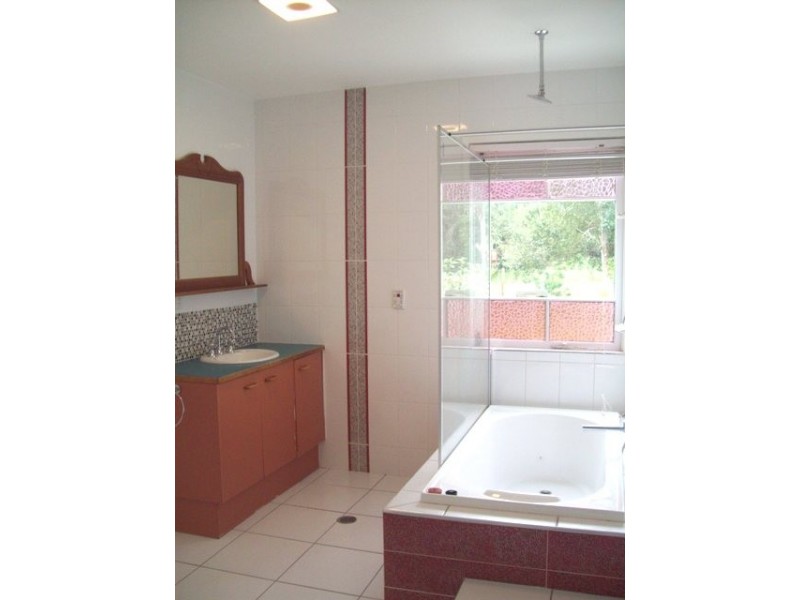 9 JANE STREET, Macleay Island QLD 4184